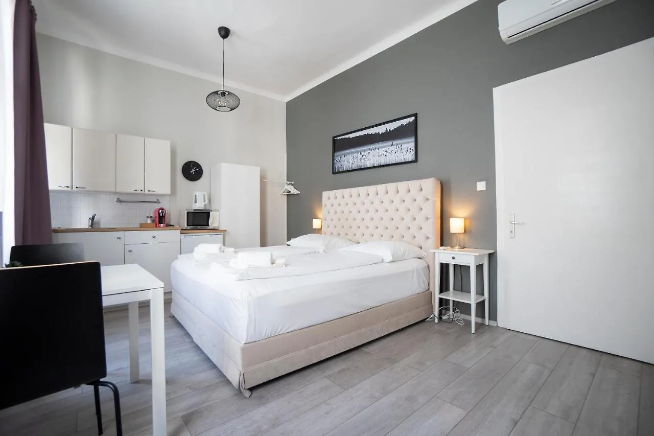 Апартаменты Bright ,Cozy , Central And Cute Studio In Вена Австрия